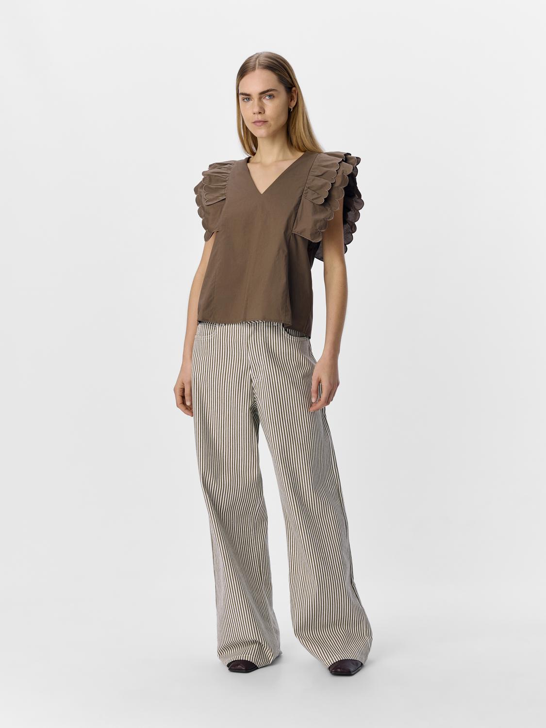 model_shot-front_full